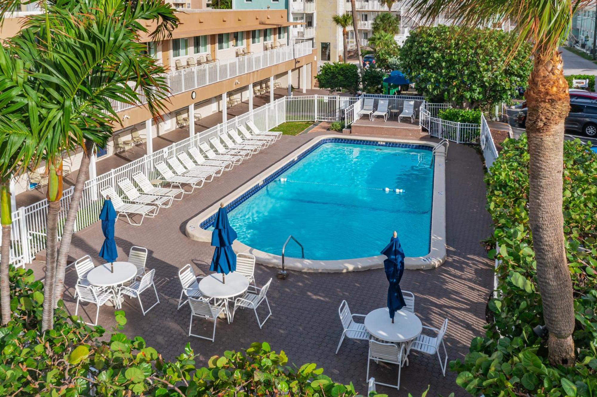 Enchanted Isle Hollywood Beach Resort Exterior photo